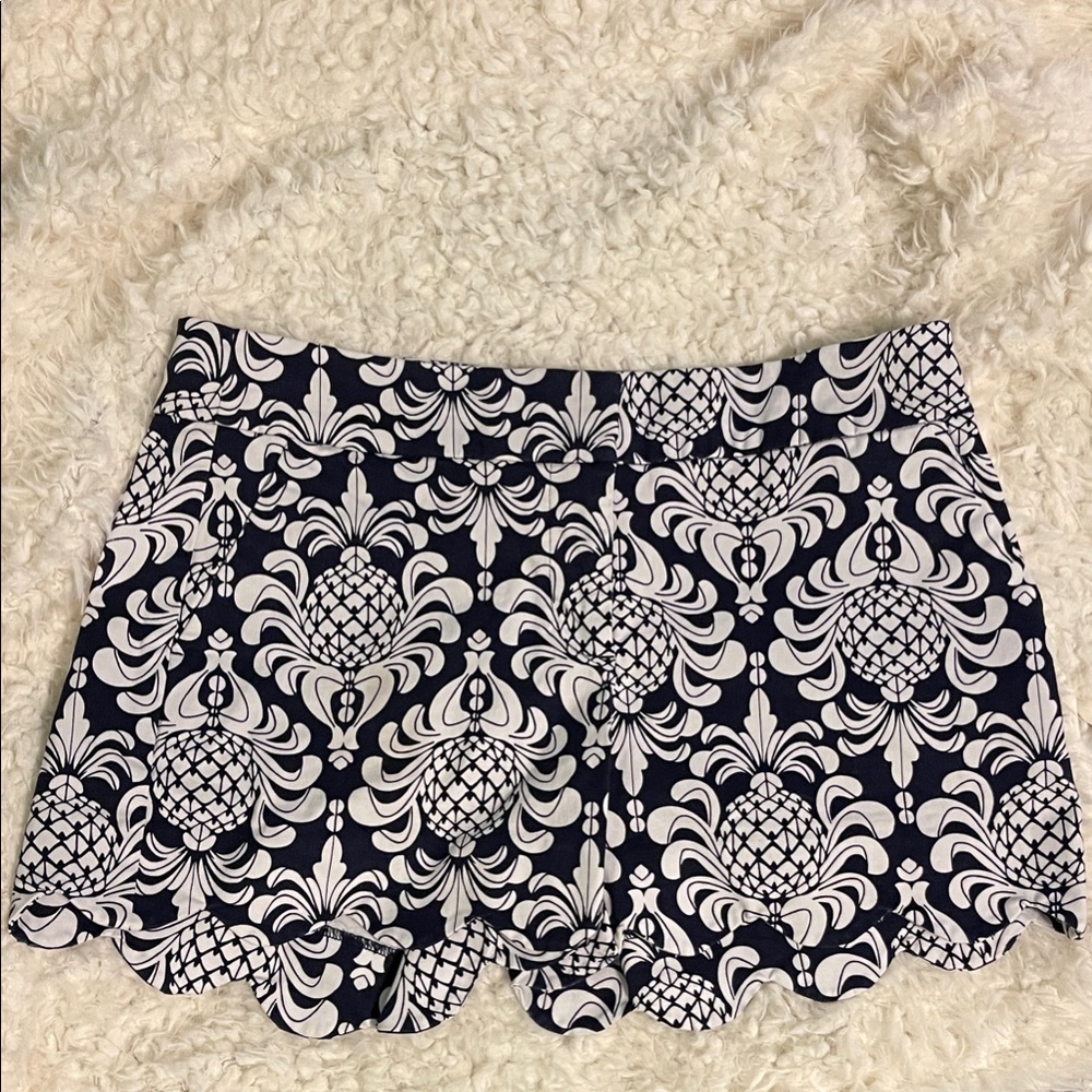 Scalloped Hem Printed Shorts - Navy & White Ladies size 4